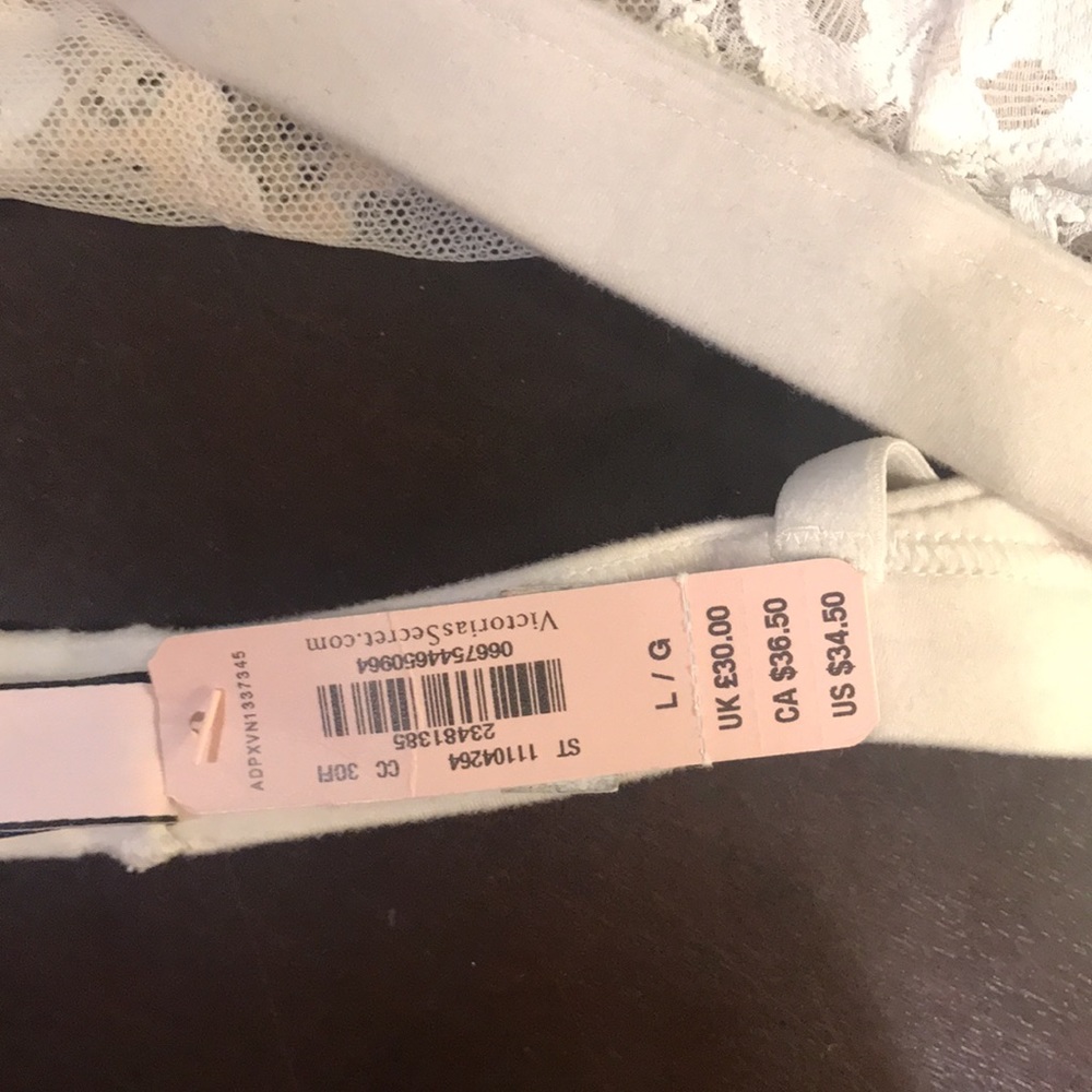 Victoria’s Secret Bra - Picture 4 of 4